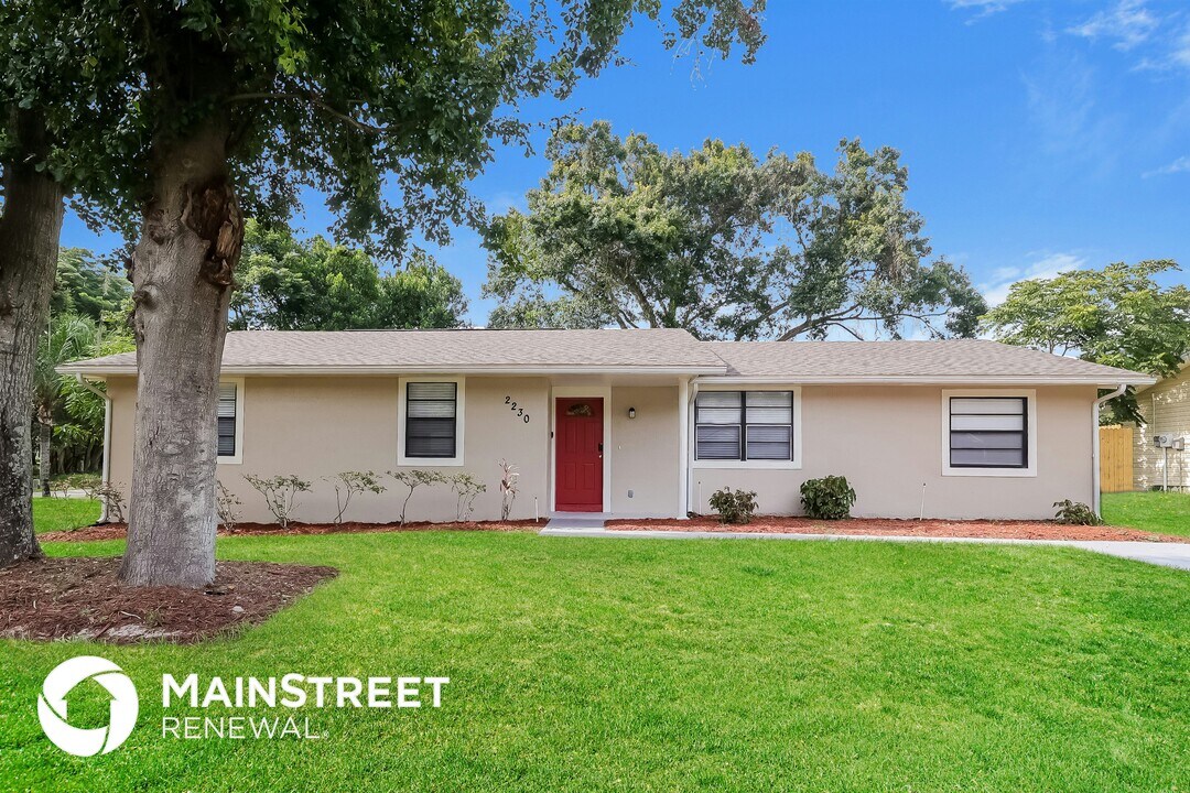 2230 Gabarone Blvd in Auburndale, FL - Foto de edificio