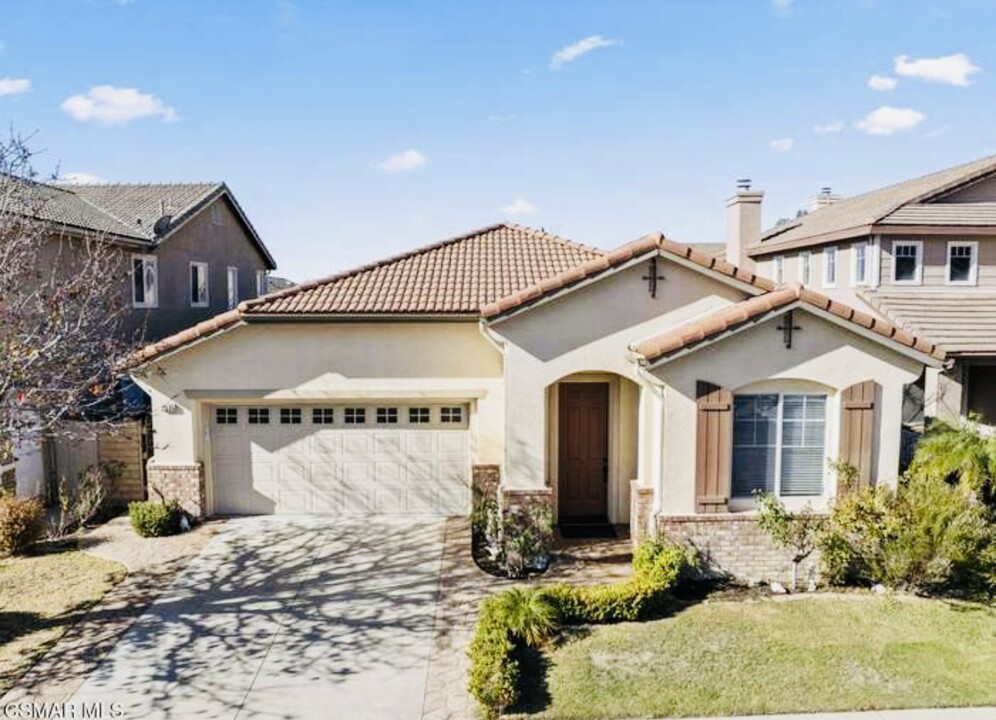 2535 Parade Ave in Simi Valley, CA - Foto de edificio