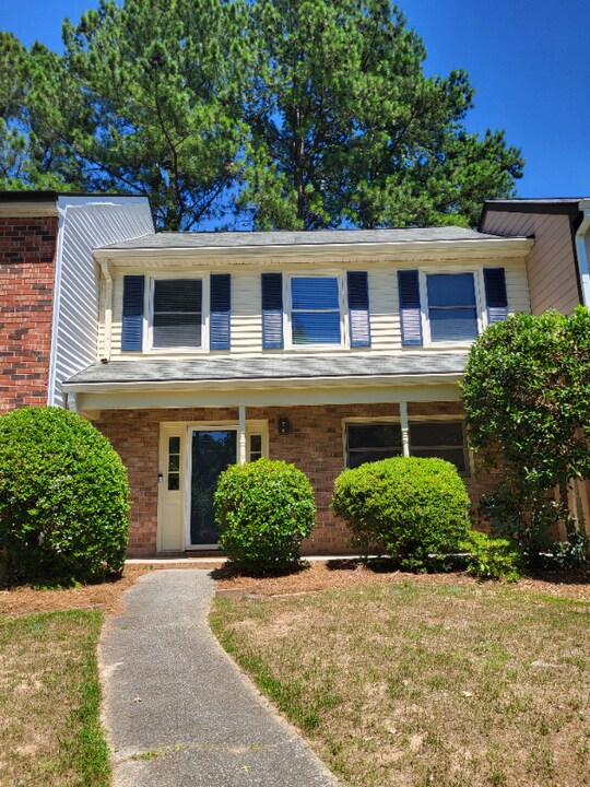 5018 Bell Dr SE in Smyrna, GA - Foto de edificio