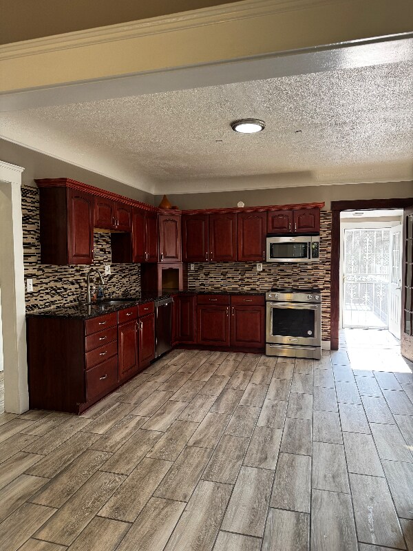 property at 1447 Lakeland Ave