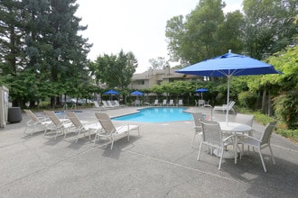 Vintage Ridge Apartment Homes in Santa Rosa, CA - Foto de edificio - Building Photo