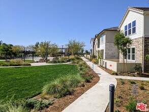 156 Chorus in Irvine, CA - Building Photo - Building Photo