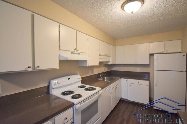 8745 SW Beaverton Hillsdale Hwy in Portland, OR - Building Photo - Building Photo