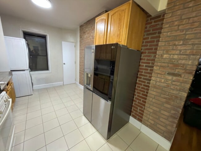 2128 Newtown Ave, Unit Apt 2