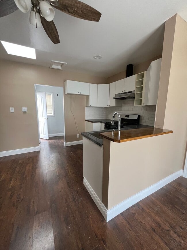 270-278 E 55th St in Long Beach, CA - Building Photo - Building Photo