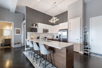 2410 W Bloomingdale Ave in Chicago, IL - Building Photo - Building Photo