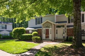 7811 Falcon Rest Cir in Raleigh, NC - Building Photo - Building Photo