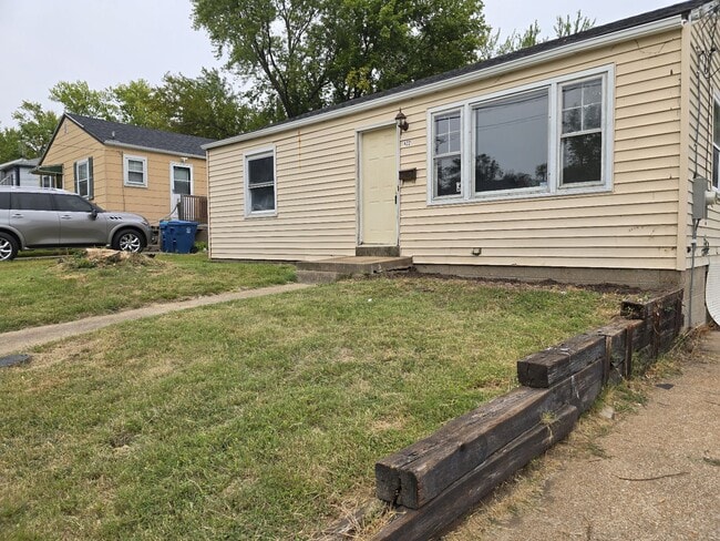 422 Plaza Ave in Ferguson, MO - Building Photo - Building Photo