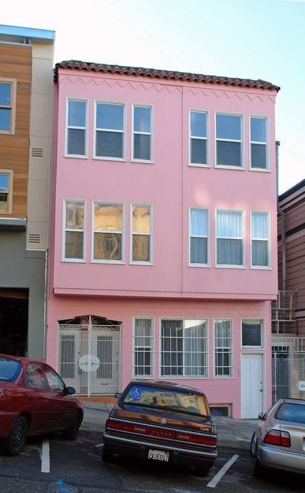 571 Vallejo St in San Francisco, CA - Building Photo