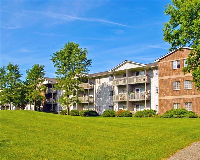 Twin Oaks in Lansing, MI - Foto de edificio