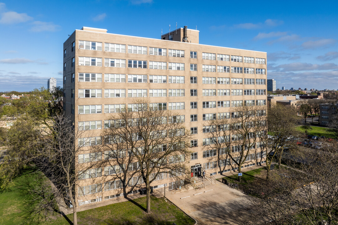 Gunsaulus Hall Apartments in Chicago, IL - Building Photo