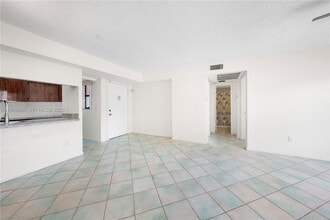 20905 NE 8th Ct in North Miami Beach, FL - Building Photo - Building Photo