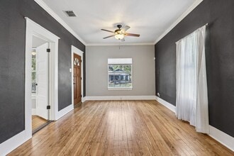 1621 W French Pl in San Antonio, TX - Building Photo - Building Photo