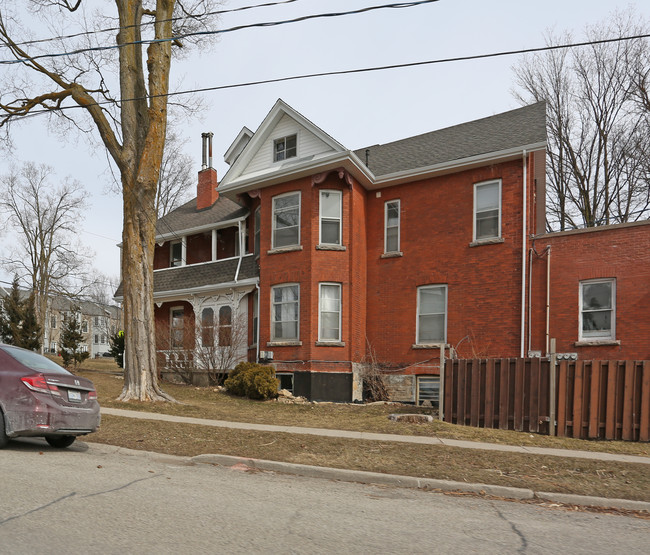 70-72 Waterloo Ave in Guelph, ON - Building Photo - Building Photo