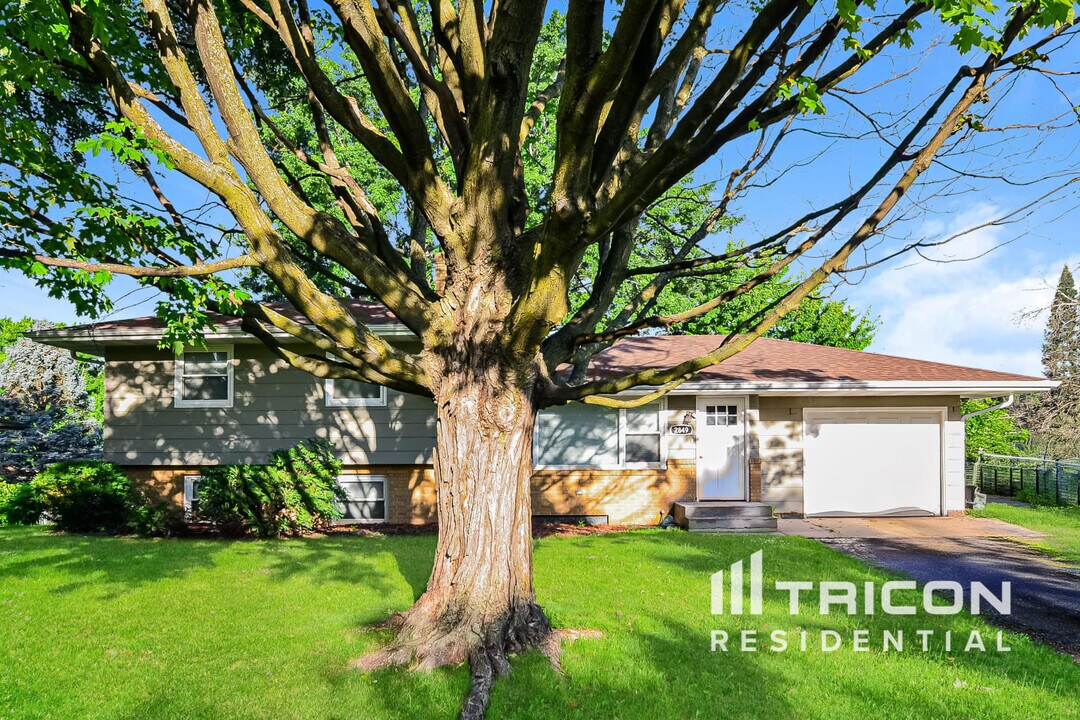 2849 Virginia Ave in Roseville, MN - Building Photo