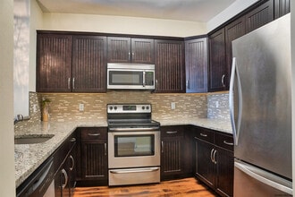 1101 Captain's Lookout in Cohoes, NY - Foto de edificio - Building Photo