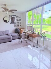 545 Oaks Ln, Unit APT 204 in Pompano Beach, FL - Building Photo - Building Photo