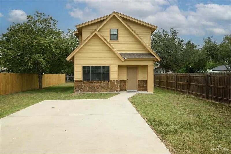 205 Los Flores Ave in Santa Rosa, TX - Building Photo