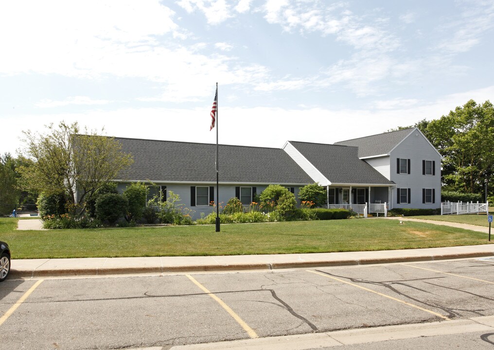 Cadgewith Farms Mobile Home Park in Lansing, MI - Foto de edificio