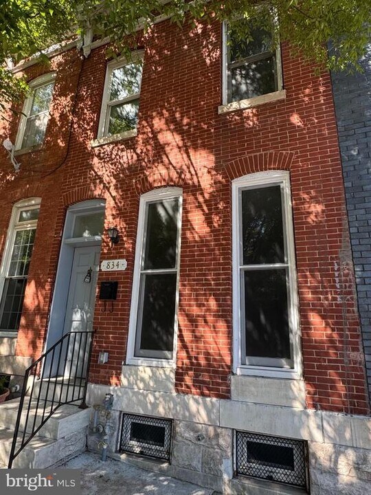 834 N Washington St in Baltimore, MD - Building Photo