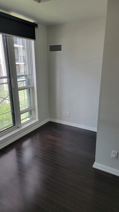 35 Hayden St in Toronto, ON - Building Photo