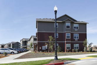 The Lodges at Lebanon in Lebanon, OR - Building Photo - Building Photo