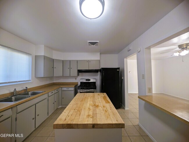 5804 Pickerel Dr in El Paso, TX - Building Photo - Building Photo