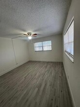 8051 Colony Cir S, Unit 210 in Tamarac, FL - Foto de edificio - Building Photo