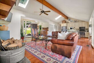 13014 Schoolhouse Dr in Lowell, AR - Building Photo - Building Photo