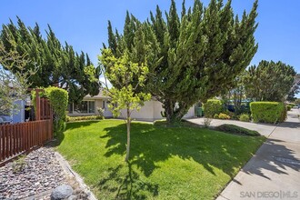 4657 Huggins St in San Diego, CA - Building Photo - Building Photo
