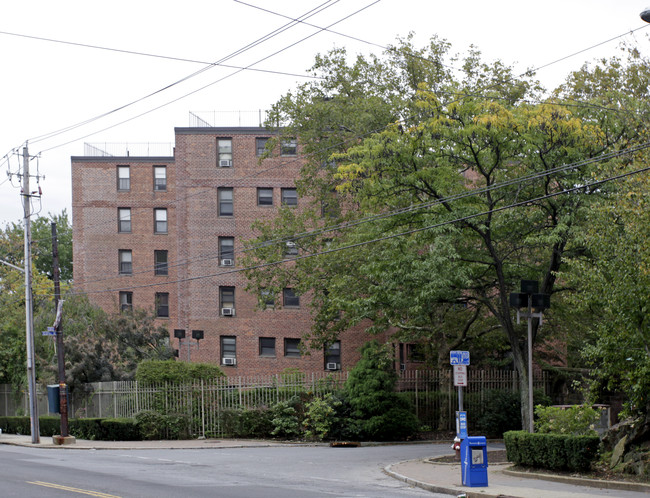 Vernon Woods Apartments in Mount Vernon, NY - Building Photo - Building Photo