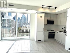 280 Dundas St W in Toronto, ON - Building Photo - Building Photo