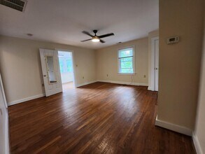 142 Carlton Rd, Unit B in Charlottesville, VA - Foto de edificio - Building Photo