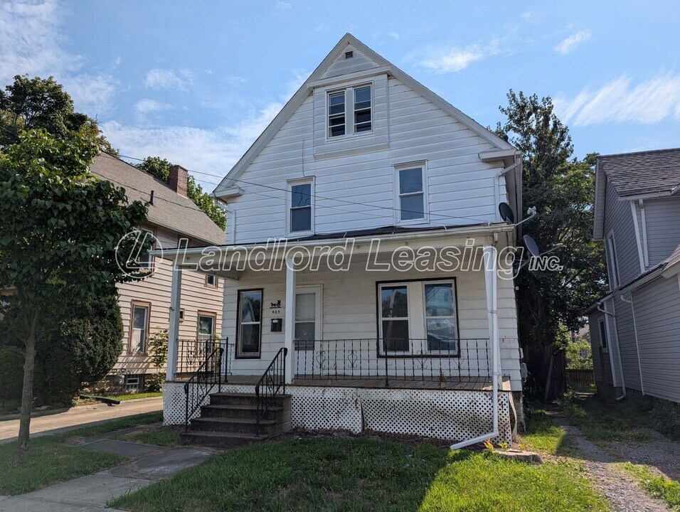 425 Oberlin Ave in Lorain, OH - Building Photo