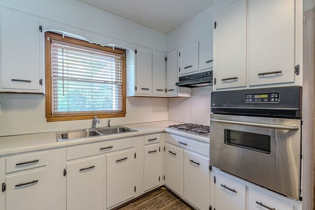 3920 Cliftondale Pl in College Park, GA - Building Photo - Building Photo