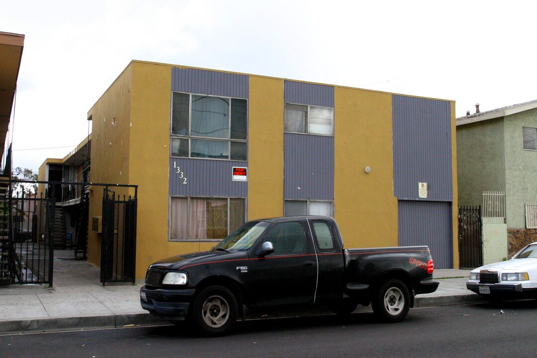 1332 Walnut Ave in Long Beach, CA - Building Photo