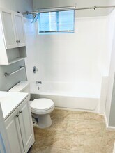 735 Alabama Ave SE, Unit Apt #1 in Washington, DC - Foto de edificio - Building Photo