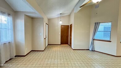 10960 Delafield Dr in El Paso, TX - Building Photo - Building Photo