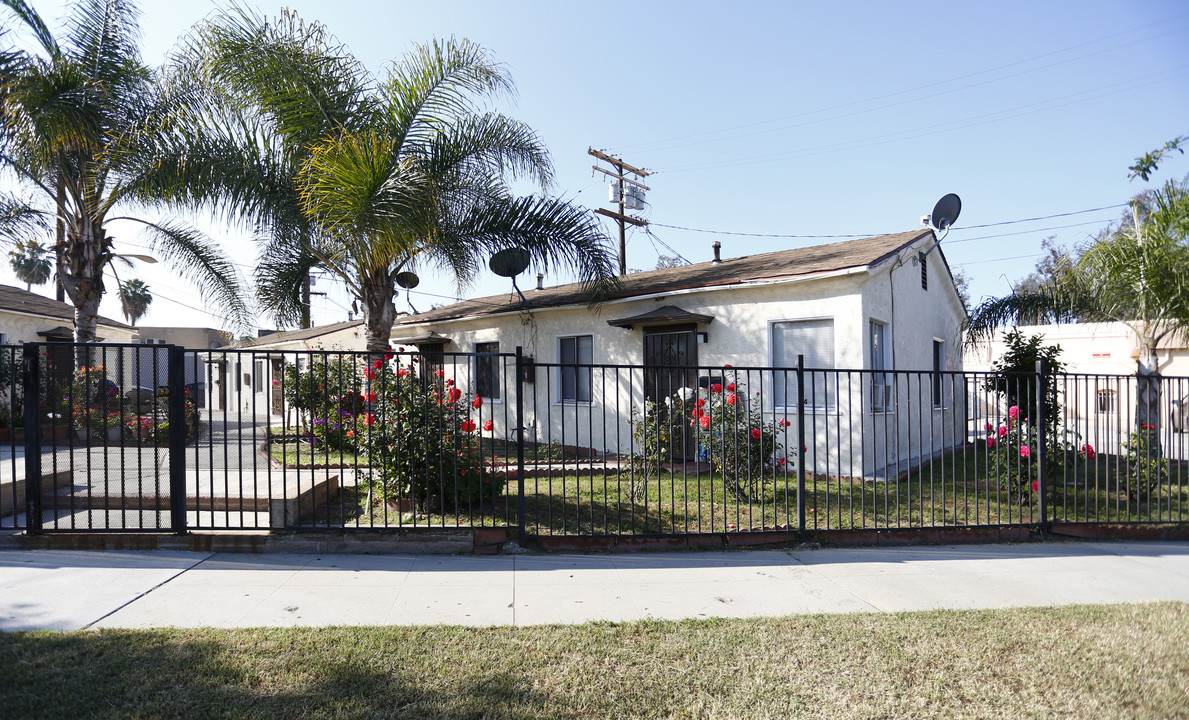 112-116 W Cerritos Ave in Glendale, CA - Building Photo