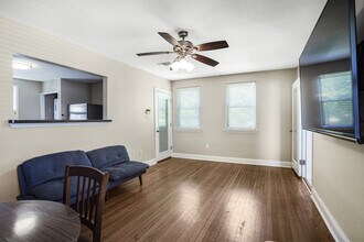 5837 General Haig St in New Orleans, LA - Foto de edificio - Building Photo