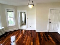 67 Pearl St, Unit 1 in Newton, MA - Foto de edificio - Building Photo