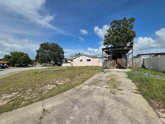 8140 Medford Dr in Port Richey, FL - Building Photo - Building Photo