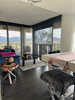 4880 Lougheed Hwy in Burnaby, BC - Building Photo