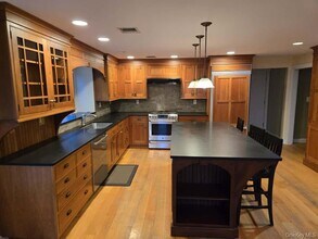 14 Viola Rd in Suffern, NY - Building Photo - Building Photo