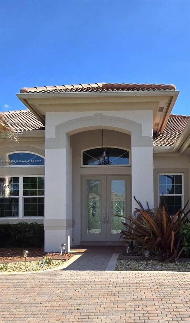 15066 SW 39th St in Davie, FL - Building Photo - Building Photo