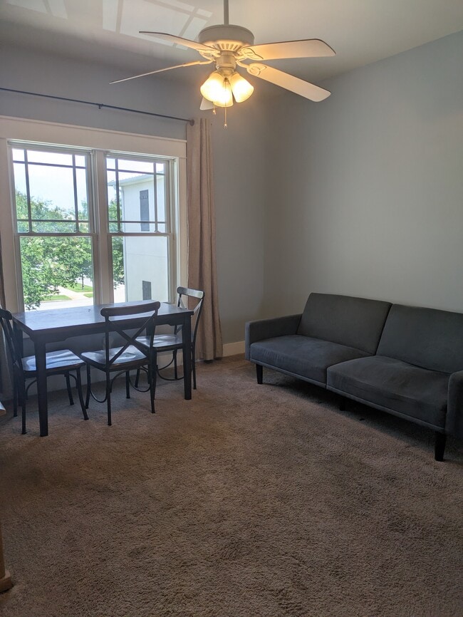 308 Coconut Grove Ct, Unit Carriage House in Panama City Beach, FL - Foto de edificio - Building Photo