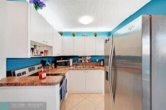 5461 W 24th Ave in Hialeah, FL - Foto de edificio - Building Photo