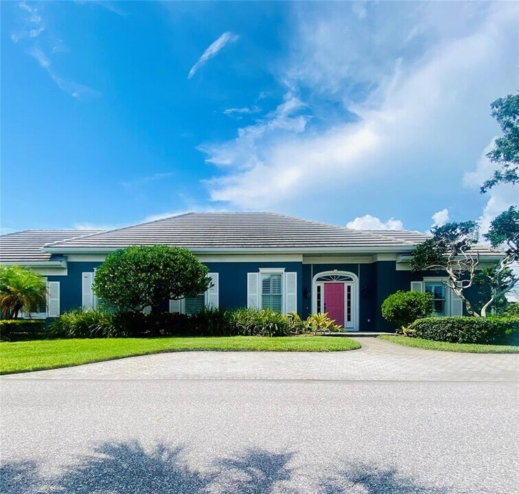 16 Gulf Manor Dr in Venice, FL - Building Photo