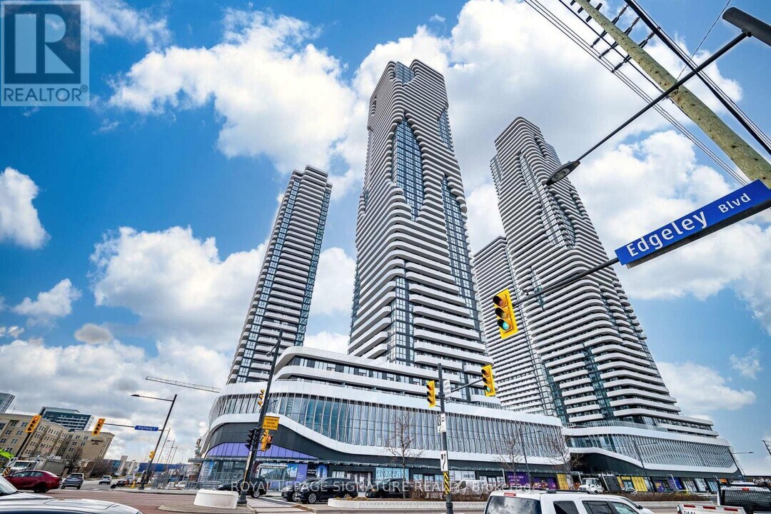 8 Interchange Wy in Vaughan, ON - Building Photo