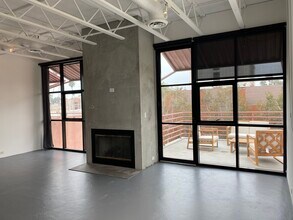 2110 Main St, Unit 304 in Santa Monica, CA - Building Photo - Building Photo